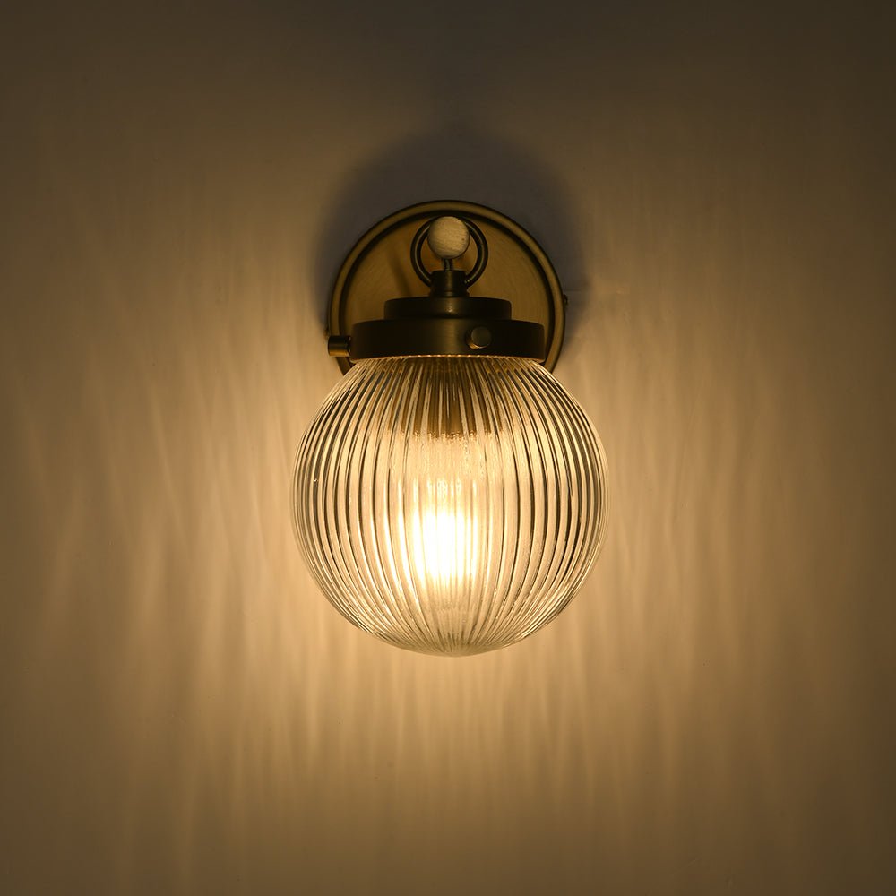 Pendantlightie - Contemporary 1 - Light Ribbed Glass Globe Wall Sconce Beside Mirror Sink - Wall Light - Brass - 