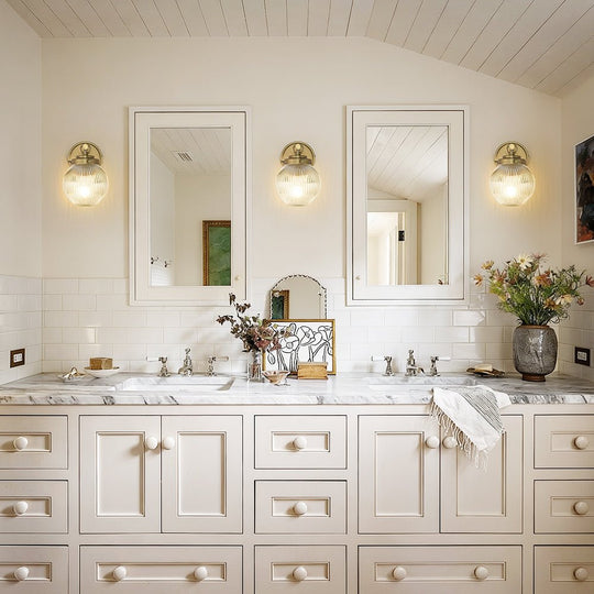 Pendantlightie - Contemporary 1 - Light Ribbed Glass Globe Wall Sconce Beside Mirror Sink - Wall Light - Brass - 