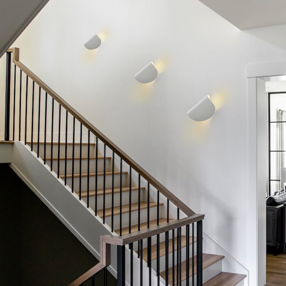 Pendantlightie - Minimalist 1 - Light Curved Shaped Metallic Wall Sconce For Corridor - Wall Light - White - 